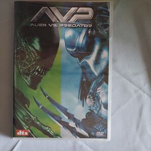 エイリアンVS.プレデター (関連) エイリアンポールW.S.アンダーソン (監督、脚本、ストーリー) ジョンデイヴィス (製作)