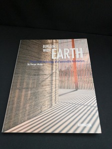 【中古 送料込】『Building With Earth』著者　 Gernot Minke　出版社　Birkhauser　2006年発行　◆N3-052