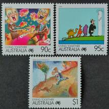 J283 オーストラリア切手「『LIVING　TOGETHER』(共に生きよう)をテーマとした各ジャンルの楽しいイラスト切手3種セット⑦」1988年　未使用_画像1