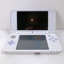 100【中古】New Nintendo 2DS LL JAN-001 ホワイト×ラベンダー ニュー ニンテンドー 2DS LL タッチペン付き 動作確認 初期化済み 現状品_画像2