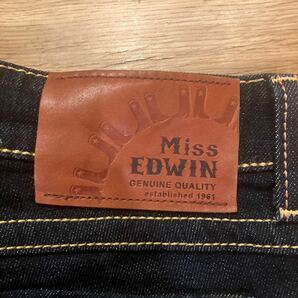 美品 Miss EDWIN デニム ジーンズ ベルボトム ブーツカット 濃いブルー 濃紺W28 エドウィン 革ラベルの画像9