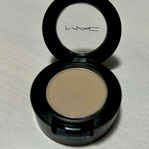 MAC スモール　アイシャドウ　オメガ　ライトブラウン　