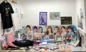 145 L) ☆1円～☆BTS TWICE 他 K-POP グッズ まとめ うちわ・クリアファイル・バッジ他 【同梱不可】