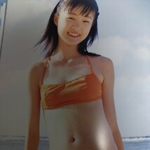 【13歳！スク水・ブルマ・ビキニ】しほの涼　ファースト写真集「りょうおもい」帯びつき　2005年発売 p1553_画像8