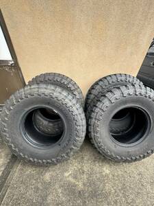 TOYO OPEN COUNTRY M/T (トーヨーオープンカントリー・エムティー) 37×13.50R17 LT 121Q 中古タイヤ４本　程度良好。ラングラーなどに