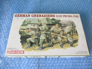 プラモデル ドラゴン 1/35 ドイツ擲弾兵 東プロイセン 1945 GERMAN GRENADIERS EAST PRUSSIA 1945 未組み立て 昔のプラモ