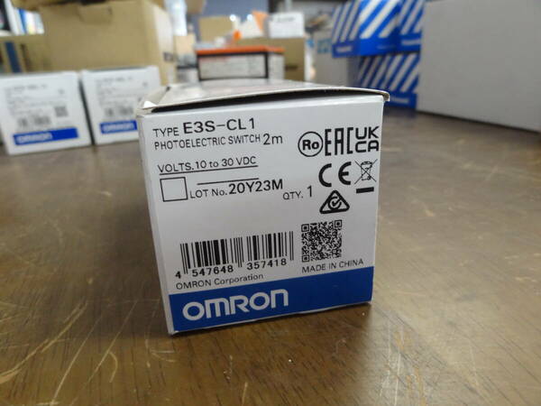 たぶん 未使用 OMRON オムロン 距離設定形光電センサ E3S-CL1 2m 10to30VDC