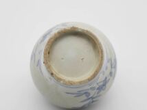 【朝鮮美術】李朝 時代物 染付 青花 青華 草花図 小壺 小壷 高さ:約8cm_画像7