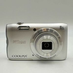 動作品 Nikon ニコン COOLPIX A300 クールピクス コンパクトデジタルカメラ シルバー バッテリーあり 充電器なし 中古品の画像1