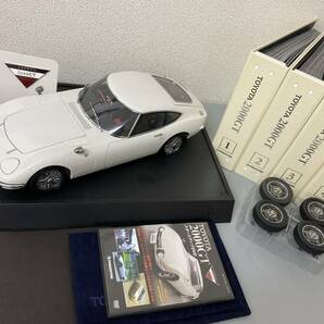 デアゴスティーニ トヨタ 2000GT 組み立て済み 1/10スケール マガジン65冊 バインダー 七宝焼きエンブレム DVD 社外ホイール付き【02】の画像1