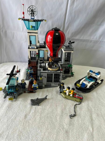 LEGO60130 島の脱走劇　ポリスシリーズ　シティ　レゴ　中古　正規品