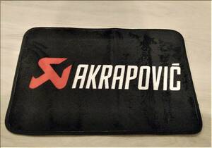 新品★アクラボビッチ（AKRAPOVIC）★フロアマット/40×60ｃｍ/滑り止め付★ラグ、バスマット、玄関マット