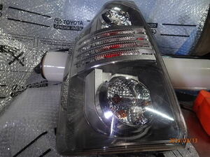 LED点灯不良 ヴォクシー ZRR70W LED テールライト テールランプ 左 ichikoh 28-199