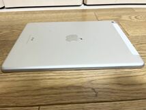 【used品】Apple アップル iPad 第6世代 9.7インチ Wi-Fi+Cellular 32GB MR6P2J/A A1954 シルバー_画像4