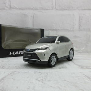 ミニカー トヨタ 新型ハリアー HARRIER スティールブロンドメタリック プルバックカー 非売品 カラーサンプル の画像2