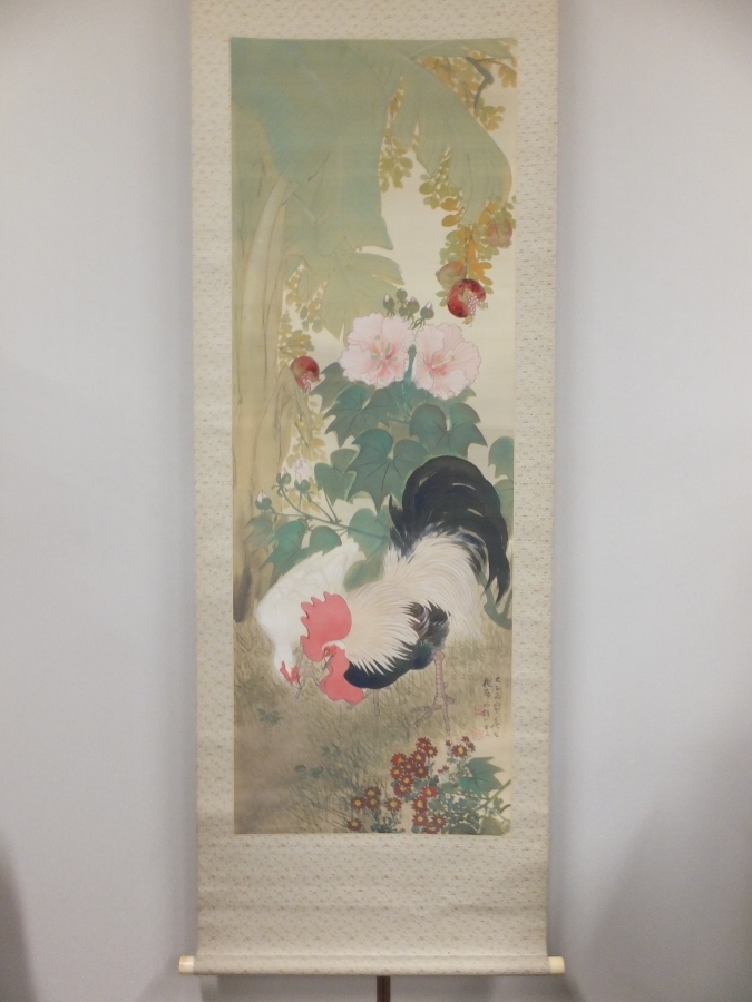 【保证正品】高仓宽亲笔杰作, 大卷轴, 丝绸硬卷, 极其色彩浓重的画, 宝藏园 两只公鸡 日本画家(竹内栖凤, 山本俊研, 菊池芳文 别府, 大分县 ★免运费★, 绘画, 日本画, 花鸟, 野生动物