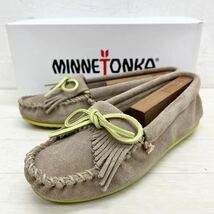 1383◎ MINNETONKA ミネトンカ 靴 シューズ モカシン フラット ソール スエード カジュアル ベージュ レディース5_画像1