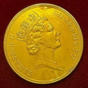 イギリス 硬貨 古銭 エリザベス2世女王 1985年 聖ジョージ 竜殺し ナイト ドラゴン コイン 外国古銭 海外硬貨 