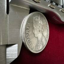イギリス 硬貨 古銭 ヴィクトリア女王 1886年 イギリス領インド 初代インド皇帝 1ルピー コイン 銀貨 外国古銭 海外硬貨_画像3