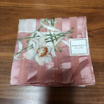 新品 未使用 Nina Ricci ニナリッチ シルクコットン スカーフ 絹50% 綿50% ピンク 花柄 52cm ×53cm ハンカチ ハンカチチーフ_画像2