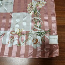 新品 未使用 Nina Ricci ニナリッチ シルクコットン スカーフ 絹50% 綿50% ピンク 花柄 52cm ×53cm ハンカチ ハンカチチーフ_画像3