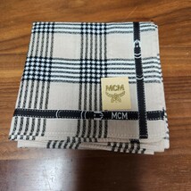 新品 未使用 MCM エムシーエム ブランド ハンカチ 綿100% 韓国製_画像2