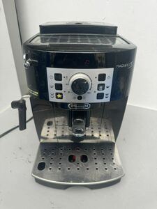 中古品　DeLonghi デロンギ　家庭用 コンパクト全自動エスプレッソマシン マグニフィカS ECAM22110B