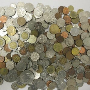 外国コイン まとめて 約2kg 世界のコインの画像1