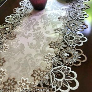 ジャガード織りの模様 テーブルセンター40X85ｃｍ テーブルコーディネート 周りは総レース刺繍の画像2