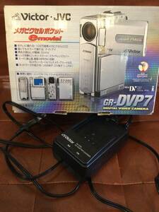 **送料520円／中古★※充電器のみAAーV100★JVCケンウッド GR-DVP7 ビデオカメラ 