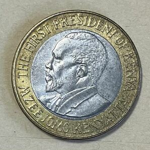 ケニア 10シリング 2005年 外国コインの画像2