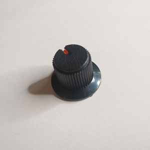 Roland manner knob TR808. at that time. Roland machinery . is used . seems to be . knob large 6mm x 18T