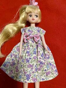 リカちゃん服　小花柄ワンピースのハンドメイド