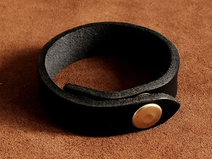 2サイズ対応 レザー ブレスレット（ブラック） ハンドメイド 革 メンズ スタッズ アンクレット 黒 真鍮 ドットボタン 本革 腕輪