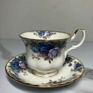 A2403-3038 ROYAL ALBERT Moonlight Rose カップ ＆ソーサー カップ持ち手にキズ ソーサー裏面に汚れあり 中古 60サイズ梱包予定