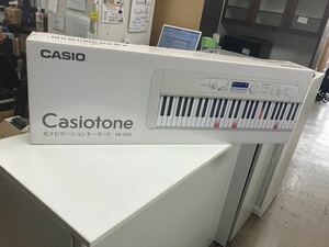 ロ2403-3128 CASIO Casiotone 光ナビゲーションキーボード LK-520 マイク 譜面台 電源ケーブル 元箱付き 動作確認済み 160サイズ発送予定