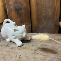 置物 陶器 インテリア オブジェ ネコ 猫 可愛い リボン 白磁 当時物 日本製 シンプル ホワイト クラだし アンティーク ヴィンテージ_画像1