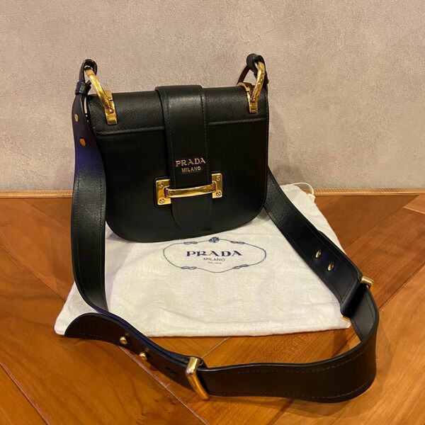 美品　PRADA プラダ　カイエ　本革　ミニ　ショルダーバッグ　正規品