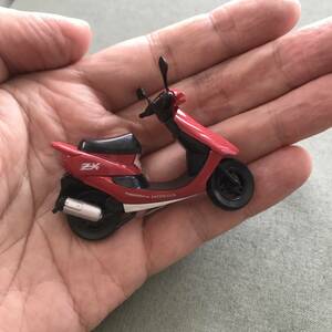 HONDA LIVE DIO ZX ミニカー　スクーター　フィギュア　Japanese scooter motorcycle TOY CAR miniature ２stroke engine 50CC AF35