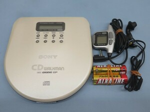 ■SONY D-E700 CDプレーヤー ホワイト CD WALKMAN ソニー ウォークマン 電池 リモコン イヤホン付き 動作品 92077■！！