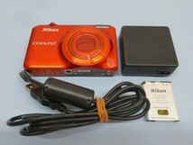 ★Nikon COOLPIX S6500 コンパクトデジタルカメラ マンダリンオレンジ ニコン クールピクス アダプター付き 動作品 難あり 92068★！！_画像2