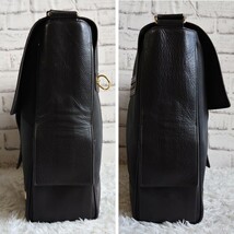 【極美品】 dunhill ダンヒル ディーエイト ショルダーバッグ 斜め掛け クロスボディ ビジネス レザー 革 PVC A4可 ロゴプレート メンズ_画像4