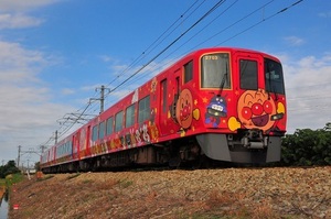 デジ画像２コマ　ＪＲ四国　２７００系　赤いアンパンマン列車