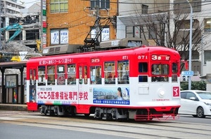 デジ画像２コマ　長崎電気軌道の旧車　３７０形(1962年製)