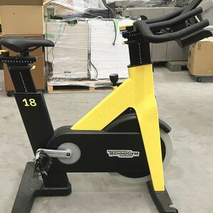 ■値下げ★TECHNOGYM Group Cycle Ride テクノジム グループサイクルライド 中古 バイク トレーニング 発電式 家財便発送【H24011710】の画像4