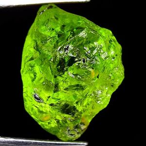 [ мир. необогащённая руда : зеленый оливин 3.95ct:6471] Africa производство Natural Green Peridot Rough can Ran камень . земля .. камень минерал драгоценнный камень образец Africa