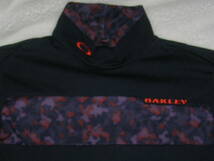 1円~美品！OAKLEY オークリー ロゴマーク英字刺繍ストレッチドライ生地モックネックシャツ(XL)_画像2