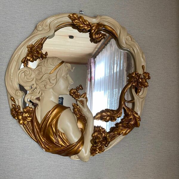 イタリア製　豪華　ロココ　美人像　壁掛け鏡