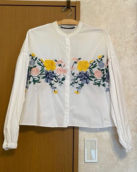 【ZARA】 ブラウス 花柄 刺繍 古着 Ｍサイズ