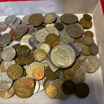 １円〜　外国古銭　まとめて　1kg超え　蔵出　無選別　主にヨーロッパ、アメリカ、タイ、オランダ、スペインなど多くの国　送料安_画像3